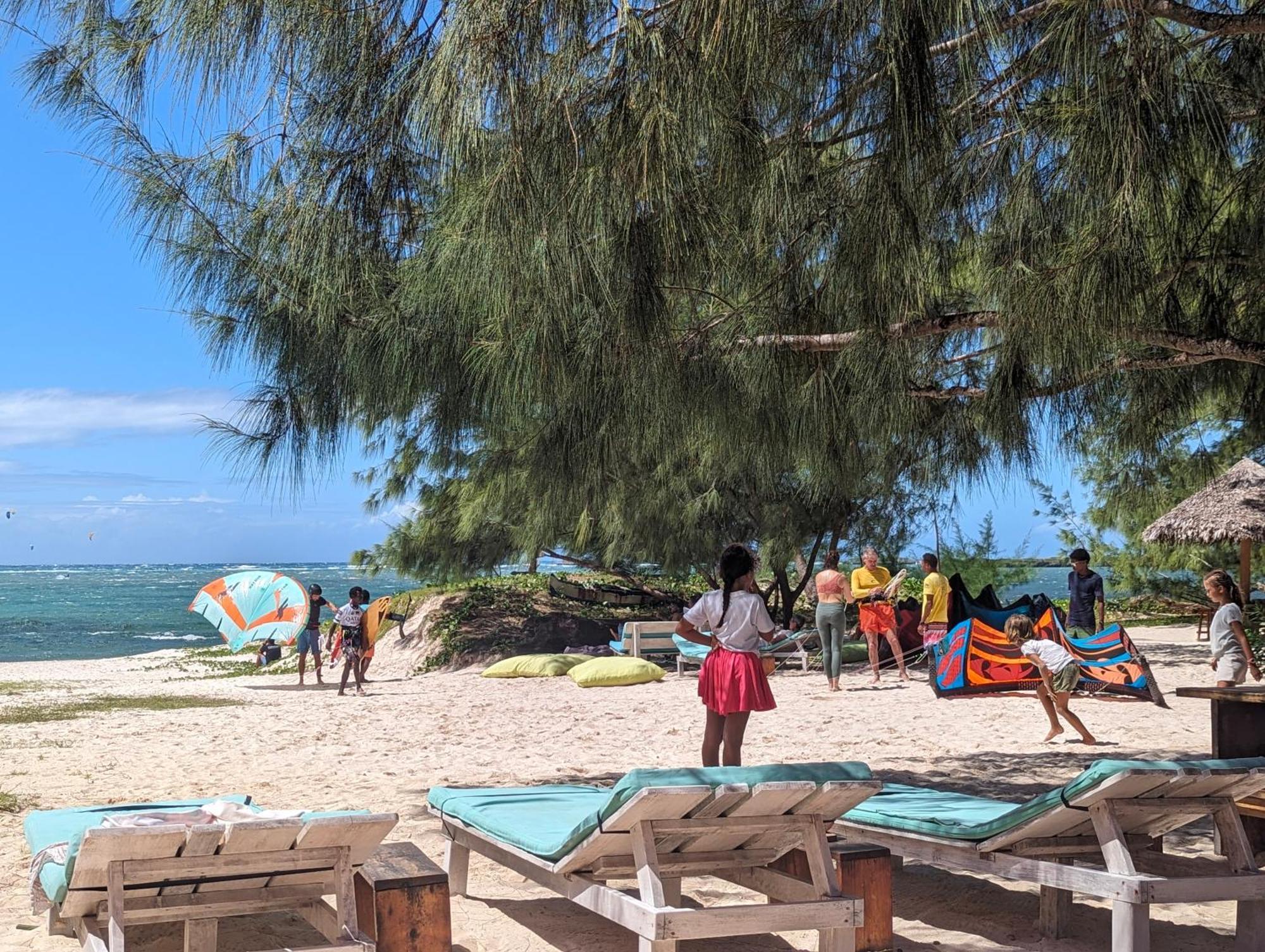 Ocean Lodge Kite & Windsurf Antsiranana Buitenkant foto